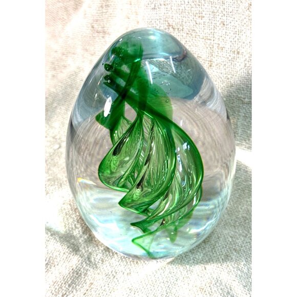 Hand Blown Glass Egg Paperweight With Green Swirl Design 4 Inches Tall Decorativ - Picture 7 of 10